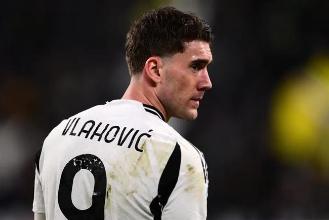 Dusan Vlahovic tu choi MU de cap ben AC Milan o He 2025.