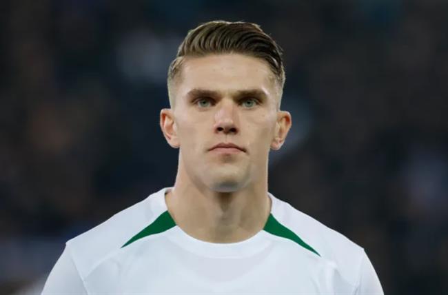 Juventus dung luong khung vuot mat Arsenal va MU vu Viktor Gyokeres .