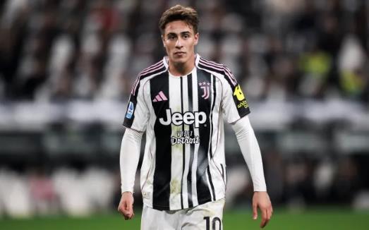 Chelsea chua tu bo y dinh chieu mo Kenan Yildiz.