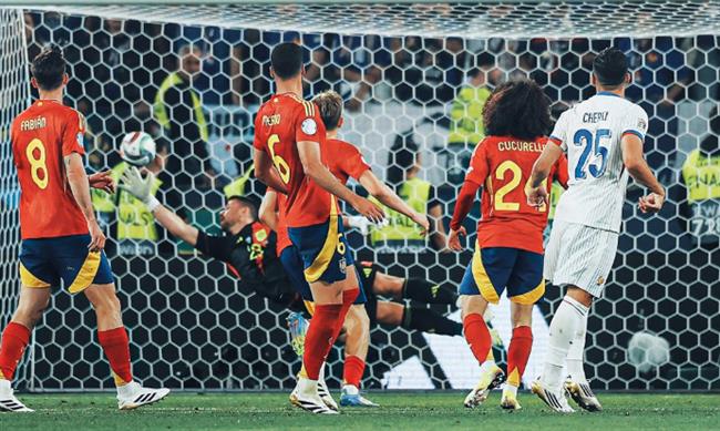 Rayan Cherki ra mat tuyen Phap bang mot ban va mot kien tao.