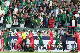 Toàn cảnh vụ xô xát trong 40 giây giữa cầu thủ Bejing Guoan với CLB CAHN