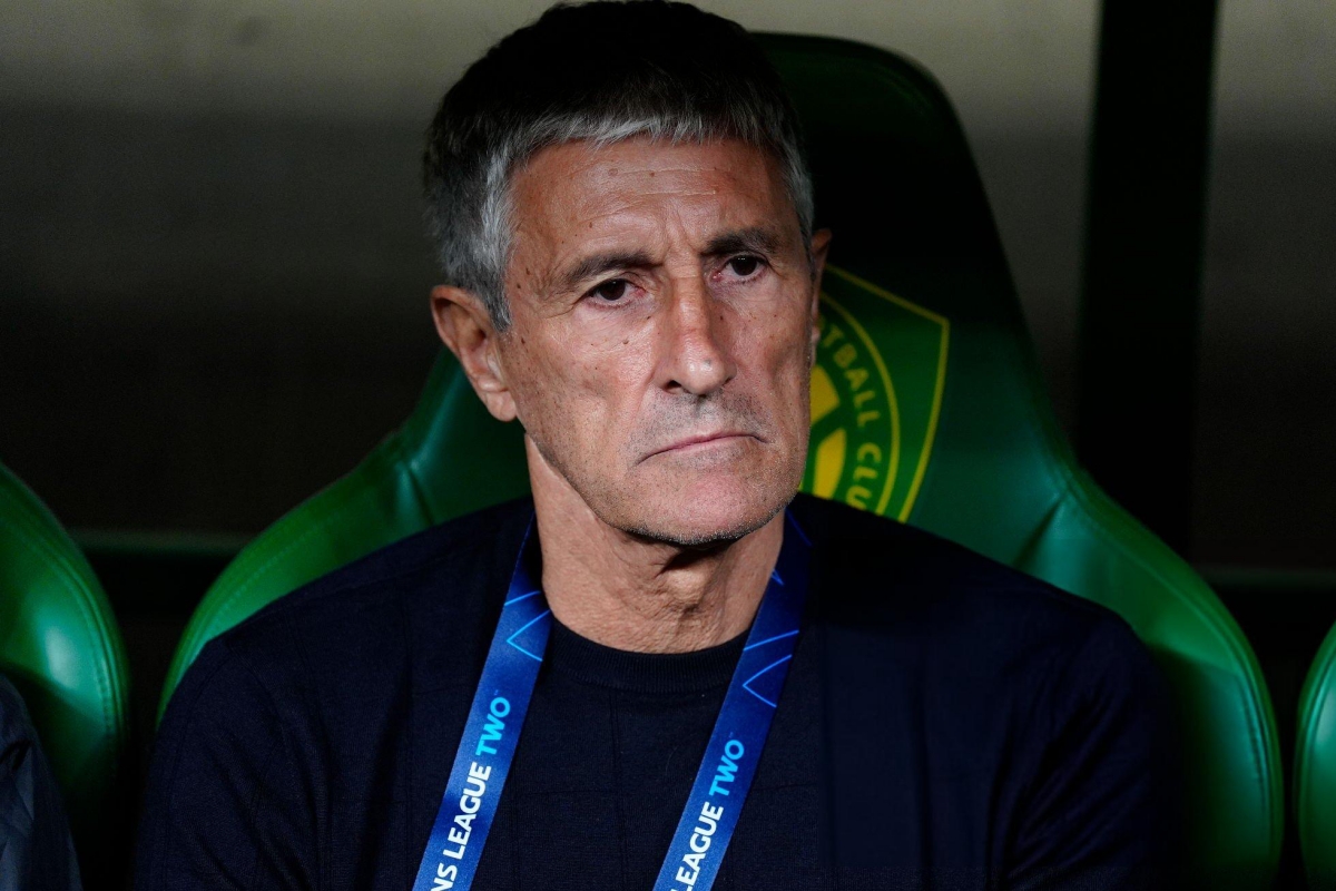 HLV Quique Setien trong tran dau giua Beijing Guoan voi CAHN